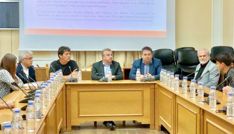 Τη μαθητική εικονική επιχείρησή τους creta-xenia.com παρουσίασαν στον περιφερειάρχη Κρήτης Σταύρο Αρναουτάκη οι μαθητές του Λυκείου Μοχού