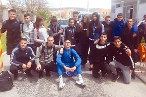 Οι Ηρακλειώτες μαθητές που συμμετείχαν στους Παγκρήτιους σχολικούς αγώνες Στίβου στα Χανιά.