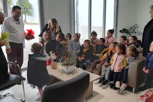 Τα κάλαντα του Λαζάρου τραγούδησαν χθες στον δήμαρχο Χερσονήσου, Γιάννη Μαστοράκη οι μικροί μαθητές του Παιδικού Σταθμού Γουρνών.