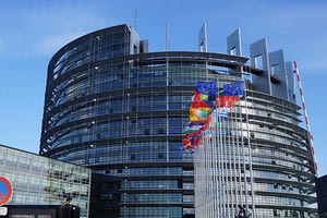 Μπροστά στις ευρωεκλογές η Νέα Δημοκρατία