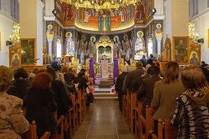 Η μεγάλη επιστροφή των νέων στις εκκλησίες