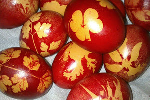 Βάφουν αυγά με φυσικό τρόπο στο Κέντρο Κρητικής Γαστρονομίας