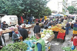 Απίστευτη… κέντα με τις λαϊκές αγορές