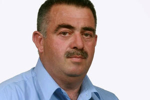 Απόσυρση Μανουρά με αιχμές