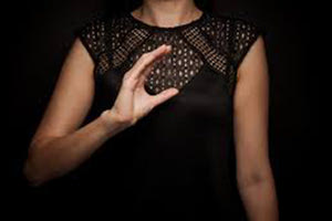 Relay Services: Μια υπηρεσία αποκλεισμού όσων δεν γνωρίζουν την νοηματική γλώσσα