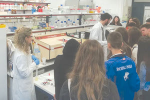 Οι μαθητές στο Τμήμα Υλικών