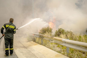 Μπαράζ πυρκαγιών πριν από την έναρξη της αντιπυρικής περιόδου