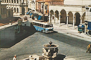 Στην πλατεία των Λιονταριών το 1974