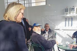 Κοντά στους ηλικιωμένους η Θ. Βρέντζου