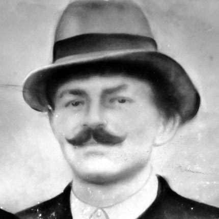 Ο Κωνσταντίνος Τυμπακιανάκης του Μιχαήλ, από τον Άγιο Σύλλα. 