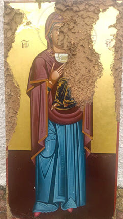 αγώνας για την σωτηρία του τέμπλου και των εικόνων στο ξωκκλήσι των Αγίου Κωνσταντίνου και Ελένης,που έχουν καταστραφεί από το σαράκι