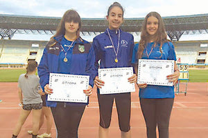 Αραμπατζή Δανάη - Ζερβού Ειρήνη - Κουβίδη Μαρία από την ομάδα στίβου “Πήγασος” στο Παγκρήτιο Διασυλλογικό Πρωτάθλημα