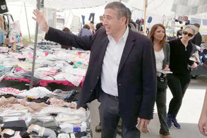 Από την επίσκεψη του Ινιωτάκη στη λαϊκή αγορά της Τρίτης