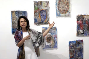 Η κ. Λουΐζα Καραπιδάκη σε παλαιότερη έκθεση