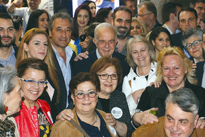 ο δήμαρχος Ηρακλείου Βασίλης Λαμπρινός στη διάρκεια της πανηγυρικής εκδήλωσης των εγκαινίων του εκλογικού κέντρου της «Δύναμης Πολιτών»