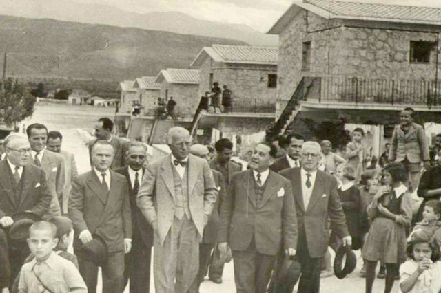 ΦΩΤΟ ΗΜΕΡΑΣ: Επιθεώρηση στις εργατικές κατοικίες