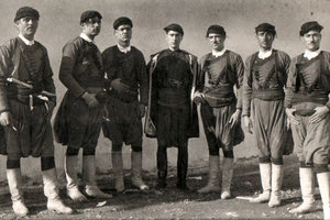 ΦΩΤΟ ΗΜΕΡΑΣ: Εφτά Κρητικοί λεβέντες