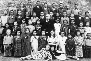 ΦΩΤΟ ΗΜΕΡΑΣ: Το σχολέιο Θραψανού στα 1940...