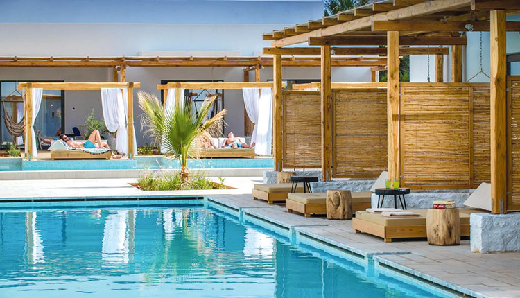 Ριζική η ανακαίνιση για το Enorme Lifestyle Beach, το νέο ξενοδοχείο της οικογένειας Μπαντουβά