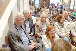 Στην εκδήλωση που διοργάνωσε ο Σύλλογος Αλατσατιανών Νομού Ηρακλείου στη  γιορτή της Μητέρας παρευρέθηκε  ο δήμαρχος Ηρακλείου Βασίλης Λαμπρινός.