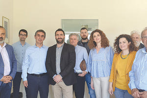 ο υποψήφιος δήμαρχος και επικεφαλής της παράταξης «Ηράκλειο για όλους» Γιώργος Σισαμάκης, κατά την επίσκεψή του στο ΙΤΕ και το Ελληνικό Μεσογειακό Πανεπιστήμιο