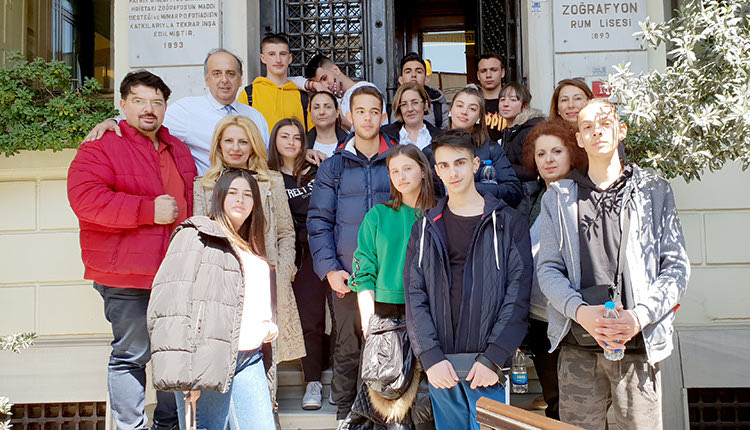 ΜΑΘΗΤΕΣ ΤΟΥ ΛΥΚΕΙΟΥ ΧΕΡΣΟΝΗΣΟΥ ΣΤΗ ΚΩΝΣΤΑΝΤΙΝΟΥΠΟΛΗ