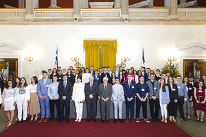 Παρουσία του προέδρου της Δημοκρατίας, κ. Προκόπιου Παυλόπουλου, πραγματοποιήθηκε στην Παλαιά Βουλή, η βράβευση των 58 «Πρώτων εκ των Πρώτων» αποφοίτων Λυκείου από όλη την Ελλάδα