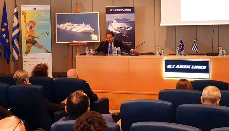Ο κ. αντιπρόεδρος της ΑΝΕΚ κ. Σπύρος Πρωτοπαπαδάκης αναλύοντας κατά την εισήγησή του "Το αποτύπωμα της ΑΝΕΚ στην Τοπική Ανάπτυξη".