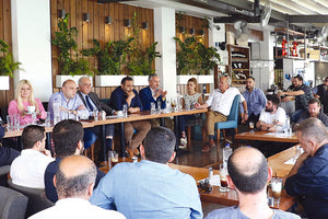 Συνάντηση με τους επιχειρηματίες  του κέντρου είχε ο δήμαρχος Ηρακλείου Βασίλης Λαμπρινός