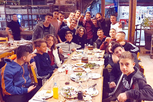 Τα παιδιά των Μικτών Νέων και Παίδων Ηρακλείου έκλεισαν την φετινή επιτυχημένη σεζόν, στο δείπνο που τους παρέθεσε στο εστιατόριο «Πετούσης», ο πρόεδρος της Επιτροπής Κυπέλλου ΕΠΣΗ Βαγγέλης Πετούσης