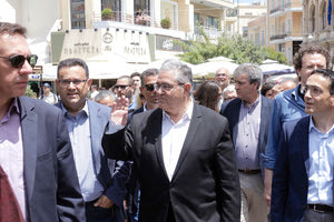 Το κέντρο της πόλης του Ηρακλείου επισκέφθηκε ο Δημήτρης Κουτσούμπας