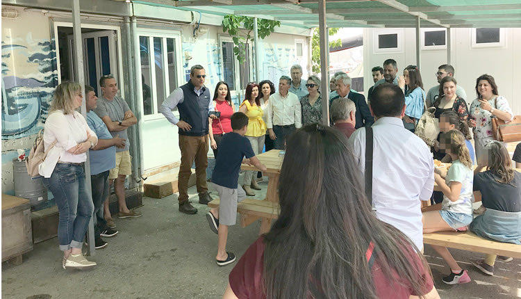 Τις αθλήτριες του Ναυταθλητικού Ομίλου Γαζίου Κρήτης Βάσω Βλαχάκη και Μαρία Σκουλούδη τίμησε ο Δήμαρχος Μαλεβιζίου Κώστας Μαμουλάκης.