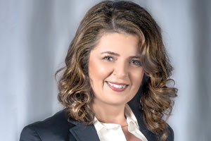 η υποψήφια περιφερειακή σύμβουλος κ. Ειρήνη Χουδετσανάκη, η οποία συμμετέχει στο ψηφοδέλτιο του Σταύρου Αρναουτάκη «Κρήτη η Ζωή μας»