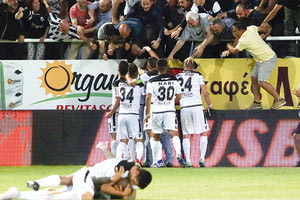 Οι πανηγυρικές σκηνές μετά τη λήξη του δραματικού αγώνα με τον Πλατανιά, που επιφύλαξε ένα λυτρωτικό φινάλε για τον ΟΦΗ