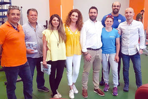 ο υποψήφιος δήμαρχος και επικεφαλής της παράταξης «Ηράκλειο για όλους», Γιώργος Σισαμάκης, μετά το τέλος της επίσκεψής του στους χώρους του Παγκρητίου Σταδίου.