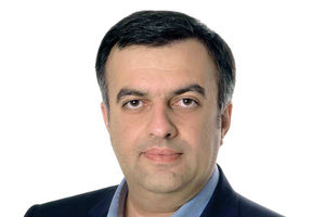 ο υποψήφιος δημοτικός σύμβουλος με την παράταξη «Ηράκλειο 3.7.5» και τον Γιάννη Κουράκη, Γιώργος Δεσποτόπουλος.