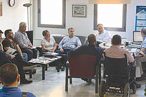 Επίσκεψη στο αεροδρόμιο «Νίκος Καζαντζάκης» πραγματοποίησε χθες ο υποψήφιος δήμαρχος Γ. Κουράκης με υποψήφιους του συνδυασμού «Ηράκλειο 3.7.5»