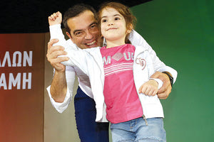 το κοριτσάκι της Αλλαγής ξανανέβασε στην εξέδρα ο Αλέξης Τσίπρας