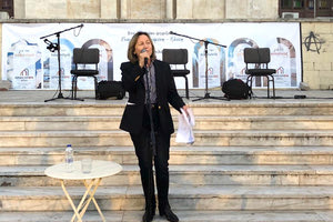 στην κεντρική προεκλογική ομιλία του συνδυασμού της στην πλατεία της Αγίας Αικατερίνης, η επικεφαλής του συνδυασμού “ΗράκλειΟΝ Αξίζει” κ. Ευαγγελία Σχοιναράκη - Ηλιάκη