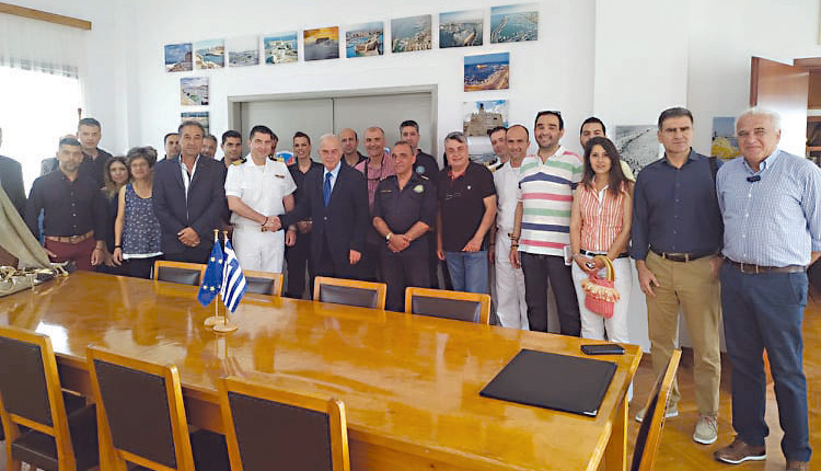 Από την επίσκεψη της παράταξης Λαμπρινού στο Λιμεναρχείο