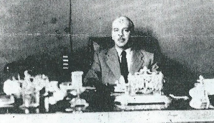 Γεώργιος Γεωργιάδης: Ο νεαρός δικηγόρος, ως δήμαρχος πλέον, στο γραφείο του