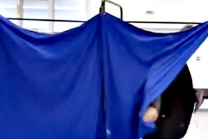 Πήγε με τις… αίγες  στο εκλογικό τμήμα