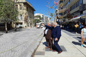 Στη φύτευση δέντρων στη Δικαιοσύνης ο Βασίλης Λαμπρινός