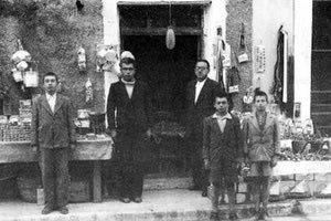 ΦΩΤΟ ΗΜΕΡΑΣ: Και μπροστά στο προσωπικό...