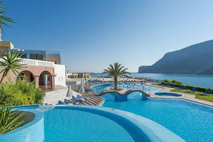 Μικρή πτώση στις φετινές διανυκτερεύσεις