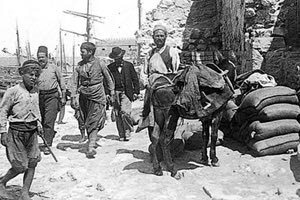 ΦΩΤΟ ΗΜΕΡΑΣ: Ξεφορτώνουν τα καράβια...