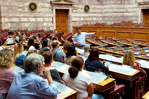 Τους μαθητές, γονείς και εκπαιδευτικούς του 36ου Δημοτικού Σχολείου Ηρακλείου υποδέχθηκε στη Βουλή ο γραμματέας της ΝΔ - Βουλευτής Ηρακλείου κ. Λευτέρης Αυγενάκης