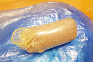 Μέσα σ’ ένα φουσκωμένο προφυλακτικό είχε κρύψει 112 γραμμάρια ηρωίνης μια 49χρονη Ηρακλειώτισσα,