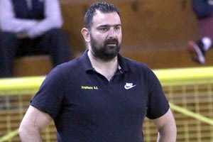 ΕΡΓΟΤΕΛΗΣ: ο προπονητής του τμήματος μπάσκετ Γιάννης Βισκαδουράκης.