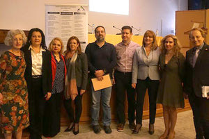 Οι κ. κ. Θεοδώρα Ξυλούρη-Αδραχτά, ψυχίατρος, κ. Κατερίνα Βουρεξάκη, φαρμακοποιός, κ. Μυρτώ Σωτηροπούλου, γυναικολόγος, κ. Μαρία Καναβάκη, αντιδήμαρχος Κοινωνικής Πολιτικής Δήμου Ηρακλείου, κ. Νίκος Καραγιάννης, παιδίατρος, κ. Βασίλης Ζουζούνης, ωτορινολαρυγγολόγος, κ. Πέρσα Κυβέλου, γενική ιατρός, κ. Βίκυ Κόλλια, φιλόλογος-δημοσιογράφος, κ. Γιάννης Γιαβρίδης, μέλος της Ελληνικής Γραμματείας Ομοιοπαθητικής